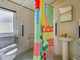 Sandhills Caravan Park - Holiday Accommodation 17977 - Hampshire - 1186485 - thumbnail photo 9