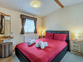 Sandhills Caravan Park - Holiday Accommodation 17977 - Hampshire - 1186485 - thumbnail photo 10