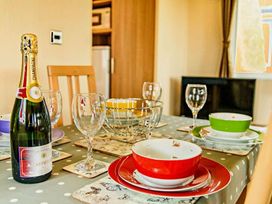 Sandhills Caravan Park - Holiday Accommodation 17977 - Hampshire - 1186485 - thumbnail photo 14