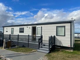 Newperran Holiday Park - Holiday Accommodation 17983 - Cornwall - 1186488 - thumbnail photo 14