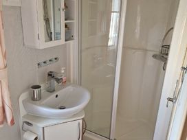 Trecco Bay - Holiday Accommodation 17995 - Somerset & Wiltshire - 1186492 - thumbnail photo 4