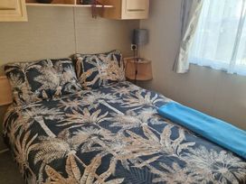 Trecco Bay - Holiday Accommodation 17995 - Somerset & Wiltshire - 1186492 - thumbnail photo 5