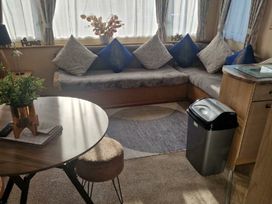 Trecco Bay - Holiday Accommodation 17995 - Somerset & Wiltshire - 1186492 - thumbnail photo 7
