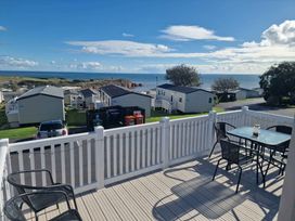 Devon Cliffs Holiday Park - Holiday Accommodation 18008 - Devon - 1186493 - thumbnail photo 2