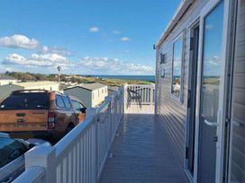 Devon Cliffs Holiday Park - Holiday Accommodation 18008 - Devon - 1186493 - thumbnail photo 5