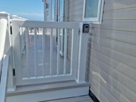 Devon Cliffs Holiday Park - Holiday Accommodation 18008 - Devon - 1186493 - thumbnail photo 6