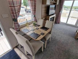 Devon Cliffs Holiday Park - Holiday Accommodation 18008 - Devon - 1186493 - thumbnail photo 7