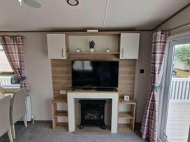 Devon Cliffs Holiday Park - Holiday Accommodation 18008 - Devon - 1186493 - thumbnail photo 9