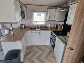 Devon Cliffs Holiday Park - Holiday Accommodation 18008 - Devon - 1186493 - thumbnail photo 11
