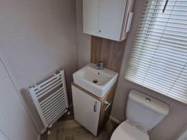 Devon Cliffs Holiday Park - Holiday Accommodation 18008 - Devon - 1186493 - thumbnail photo 14