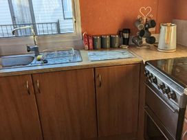 Happy Days Caravan Park - Holiday Accommodation 18016 - North Wales - 1186495 - thumbnail photo 2