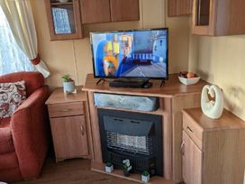 Happy Days Caravan Park - Holiday Accommodation 18016 - North Wales - 1186495 - thumbnail photo 6