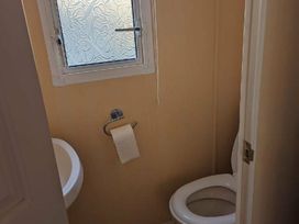 Happy Days Caravan Park - Holiday Accommodation 18016 - North Wales - 1186495 - thumbnail photo 9