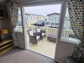 Golden Palm Resort - Holiday Accommodation 18039 - Lincolnshire - 1186500 - thumbnail photo 3