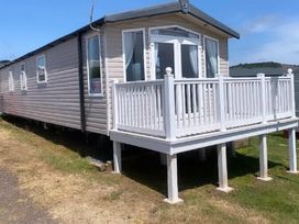 Devon Cliffs Holiday Park - Holiday Accommodation 18050 - Devon - 1186504 - thumbnail photo 9