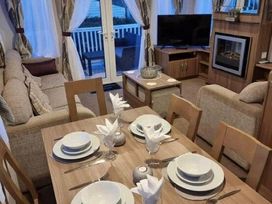 Devon Cliffs Holiday Park - Holiday Accommodation 18050 - Devon - 1186504 - thumbnail photo 15