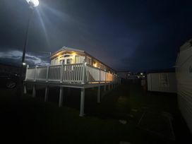 Devon Cliffs Holiday Park - Holiday Accommodation 18050 - Devon - 1186504 - thumbnail photo 18