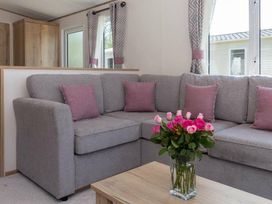 Cornish Coast Caravan Park - Holiday Accommodation 18075 - Cornwall - 1186511 - thumbnail photo 8