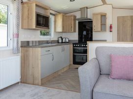 Cornish Coast Caravan Park - Holiday Accommodation 18075 - Cornwall - 1186511 - thumbnail photo 9