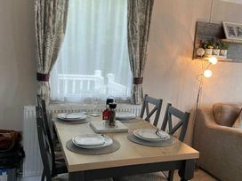 Trecco Bay - Holiday Accommodation 18089 - Somerset & Wiltshire - 1186518 - thumbnail photo 2