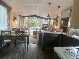 Trecco Bay - Holiday Accommodation 18089 - Somerset & Wiltshire - 1186518 - thumbnail photo 4