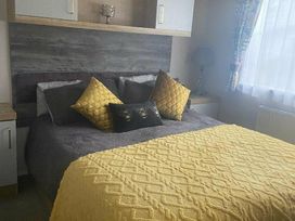 Trecco Bay - Holiday Accommodation 18089 - Somerset & Wiltshire - 1186518 - thumbnail photo 8