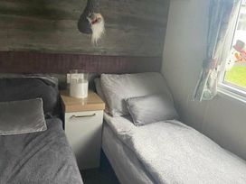 Trecco Bay - Holiday Accommodation 18089 - Somerset & Wiltshire - 1186518 - thumbnail photo 10
