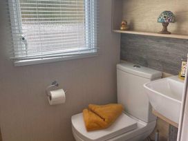 Trecco Bay - Holiday Accommodation 18089 - Somerset & Wiltshire - 1186518 - thumbnail photo 14