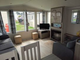 Weymouth Bay Holiday Park - Holiday Accommodation 18100 - Dorset - 1186522 - thumbnail photo 2