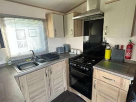Devon Cliffs Holiday Park - Holiday Accommodation 18102 - Devon - 1186523 - thumbnail photo 3