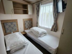 Devon Cliffs Holiday Park - Holiday Accommodation 18102 - Devon - 1186523 - thumbnail photo 10