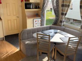 Coral Beach - Holiday Accommodation 18129 - Lincolnshire - 1186532 - thumbnail photo 5