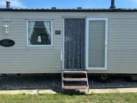 Coral Beach - Holiday Accommodation 18129 - Lincolnshire - 1186532 - thumbnail photo 17