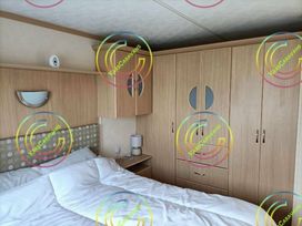 Owens Caravan Park - Holiday Accommodation 18130 - North Wales - 1186533 - thumbnail photo 4