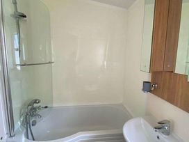 Brynowen Holiday Park - Holiday Accommodation 18168 - Mid Wales - 1186542 - thumbnail photo 13