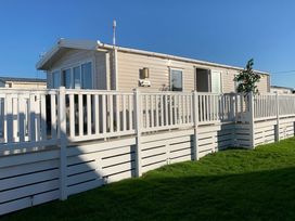 Seal Bay Resort - Holiday Accommodation 18174 - Hampshire - 1186545 - thumbnail photo 1