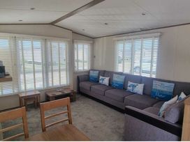 Seal Bay Resort - Holiday Accommodation 18177 - Hampshire - 1186547 - thumbnail photo 2
