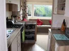 Seal Bay Resort - Holiday Accommodation 18178 - Hampshire - 1186548 - thumbnail photo 2