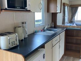 Cayton Bay Caravan Park - Holiday Accommodation 18183 - North Yorkshire (incl. Whitby) - 1186549 - thumbnail photo 16
