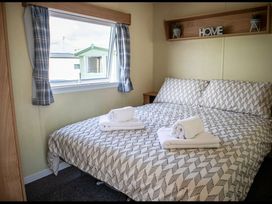 Trecco Bay - Holiday Accommodation 18191 - Somerset & Wiltshire - 1186552 - thumbnail photo 6