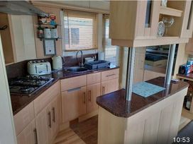 Happy Days Caravan Park - Holiday Accommodation 18243 - North Wales - 1186563 - thumbnail photo 3