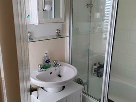 Happy Days Caravan Park - Holiday Accommodation 18243 - North Wales - 1186563 - thumbnail photo 4