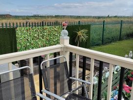 Happy Days Caravan Park - Holiday Accommodation 18243 - North Wales - 1186563 - thumbnail photo 5