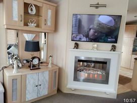 Happy Days Caravan Park - Holiday Accommodation 18243 - North Wales - 1186563 - thumbnail photo 6