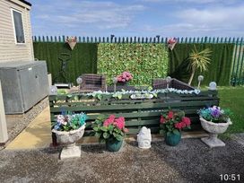 Happy Days Caravan Park - Holiday Accommodation 18243 - North Wales - 1186563 - thumbnail photo 7
