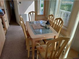 Happy Days Caravan Park - Holiday Accommodation 18243 - North Wales - 1186563 - thumbnail photo 11