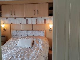 Happy Days Caravan Park - Holiday Accommodation 18243 - North Wales - 1186563 - thumbnail photo 13