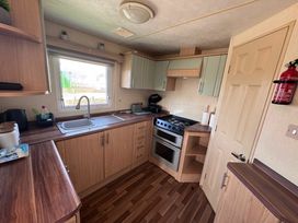 Sunnymede Caravan Park - Holiday Accommodation 18247 - Lincolnshire - 1186565 - thumbnail photo 7