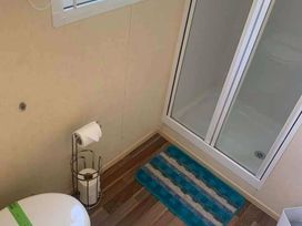 Sunnymede Caravan Park - Holiday Accommodation 18247 - Lincolnshire - 1186565 - thumbnail photo 8