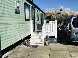 Presthaven Beach Resort - Holiday Accommodation 18249 - North Wales - 1186567 - thumbnail photo 19
